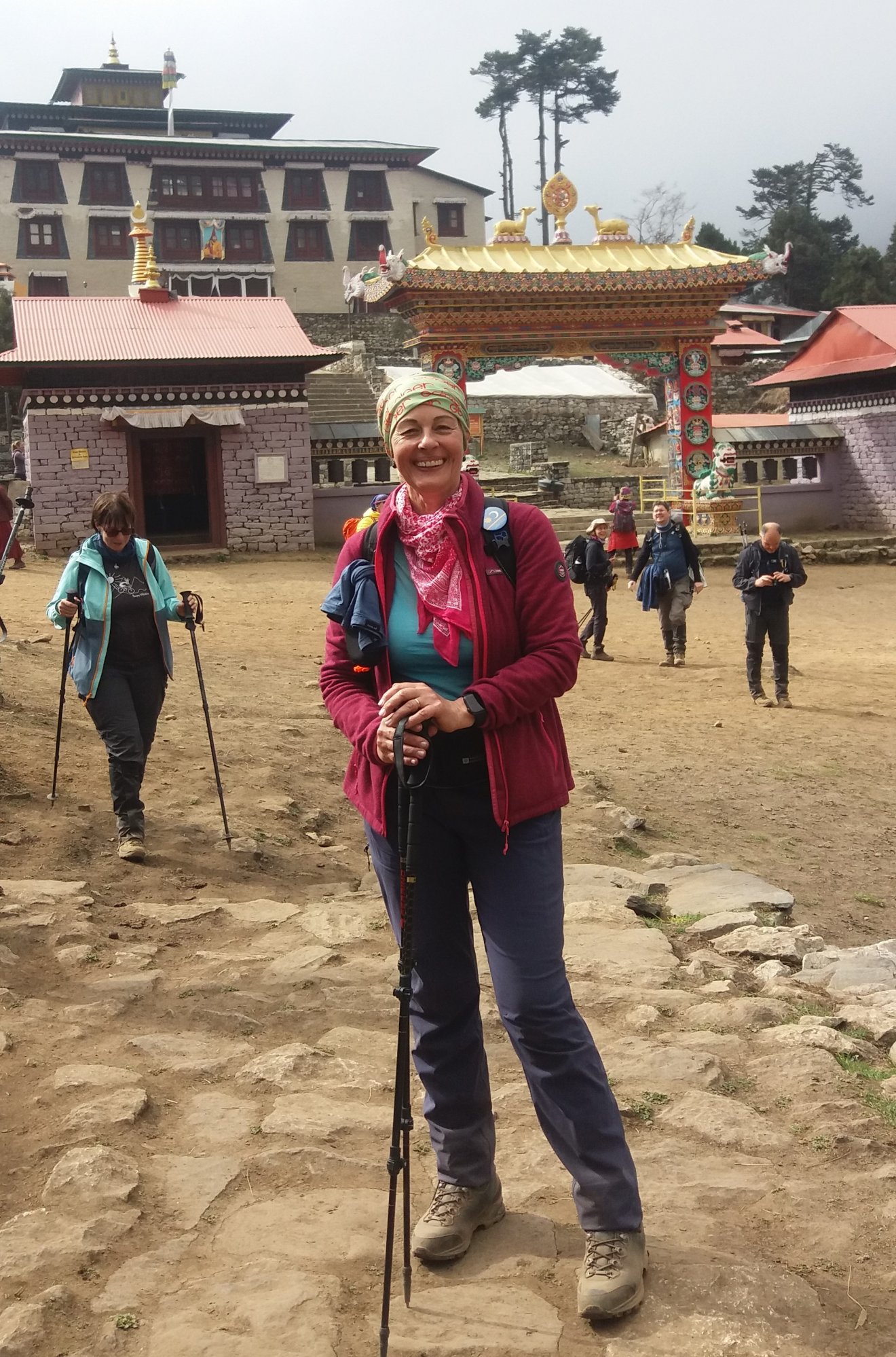 A Tengboche kolostor előtt, 3900 m •  Fotó: Pataki Melinda személyes archívuma