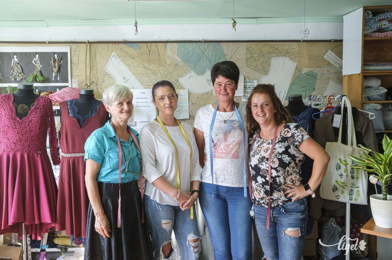 A kis csapat: Judit, kicsi Jutka, Piroska és Vera •  Fotó: Veres Nándor