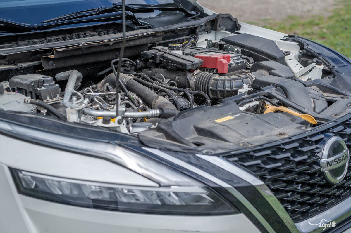 Kellemes erő: az 1,3-as benzinmotor remekül viszi a közel 1,6 tonnát •  Fotó: Pinti Attila