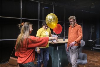 A lét nagy kérdései szerelmi történetbe ágyazva