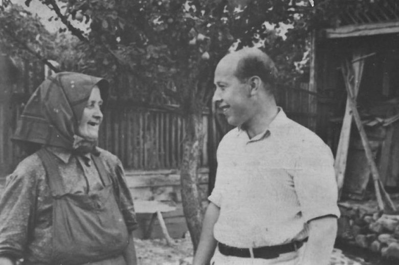 Édesanyjával, Sándor Juliannával az 1950-es évek végén •  Fotó: Forrás: Szabó Gyula örökösei
