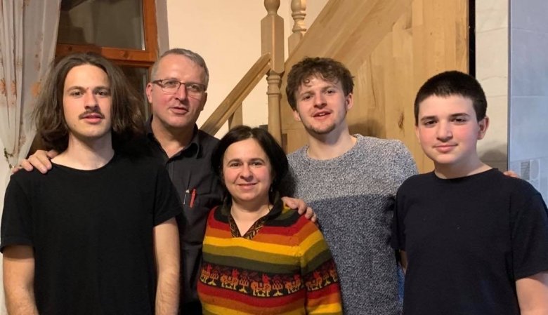 Van idő a családra, önmagukra. A Péter család: Bálint, Gergő, Sebestyén, Zsuzsa és Péter •  Fotó: Családi arhívum