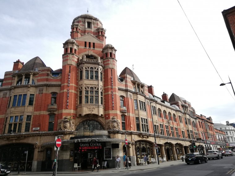 Négyhetes részleges zárlat Angliában, a polgárok csak meghatározott indokkal hagyhatják el otthonaikat