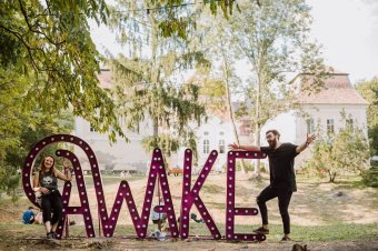 Bohém bulizókat vár a butikfesztivál. Nyerj jegyet a kastélykerti Awake Fesztiválra!
