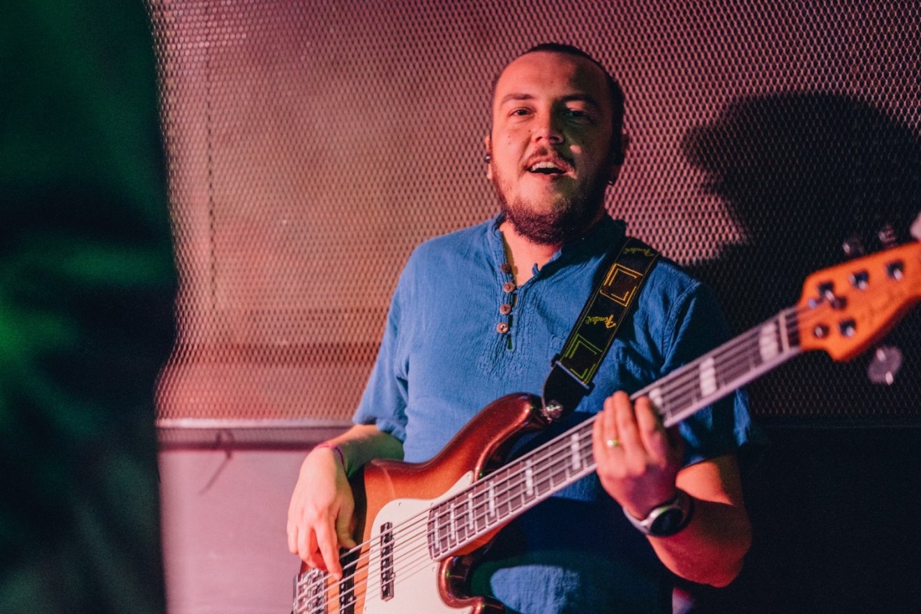 zenekar, A csajod, Szőcs Tamás, hot dog, turné, étkezés egy turnén