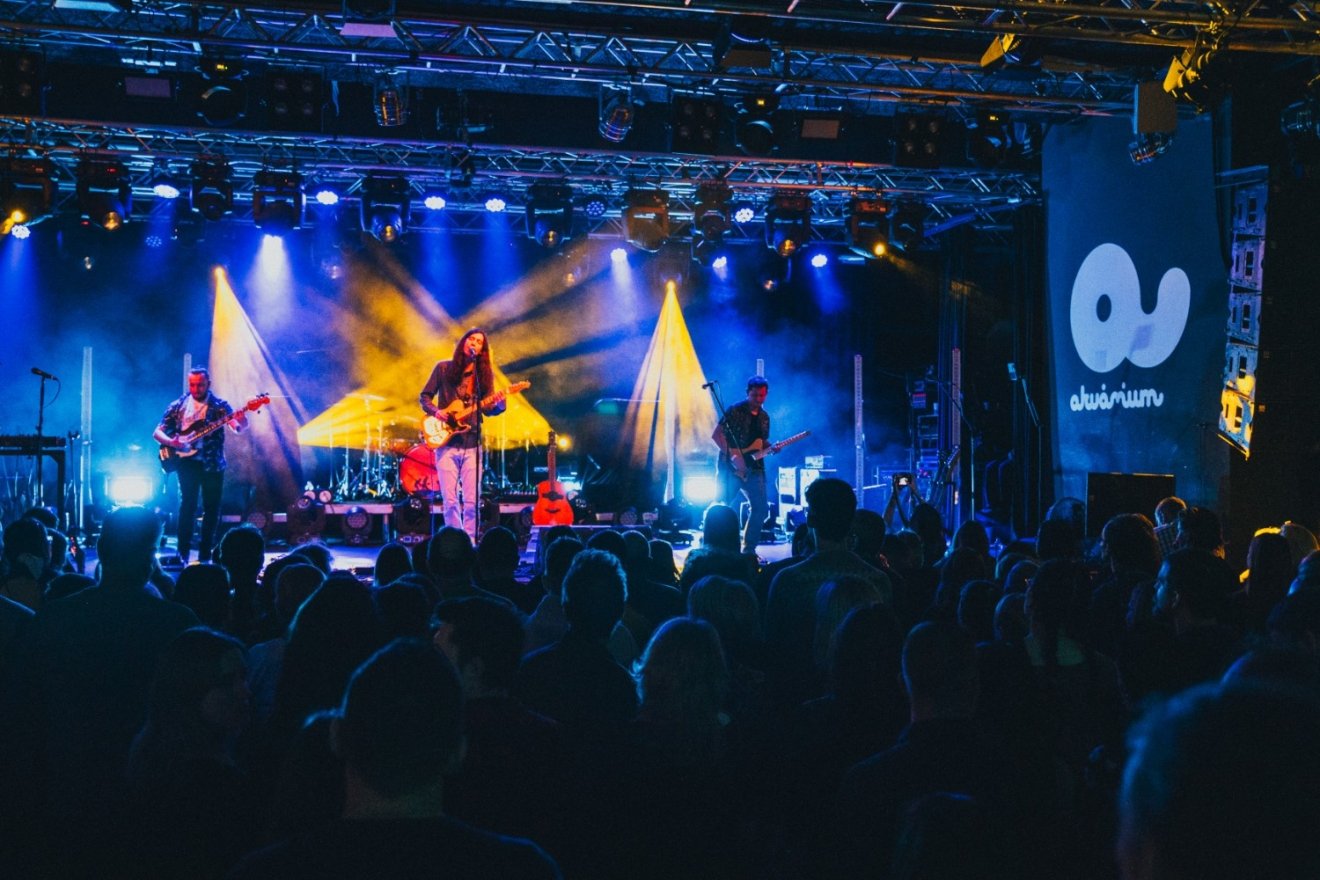 zenekar, A csajod, Szőcs Tamás, hot dog, turné, étkezés egy turnén