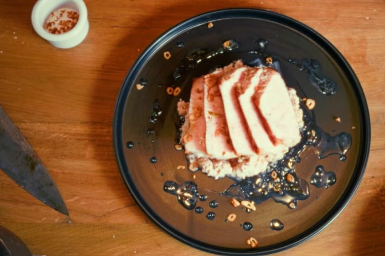 Diós-fokhagymás kenyérkrém sertéshátszínnel