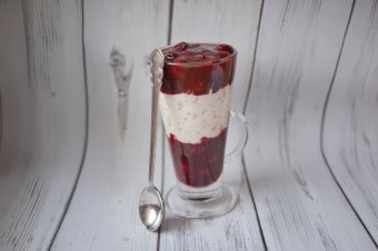 Könnyű joghurtos-gyümölcsös kehely