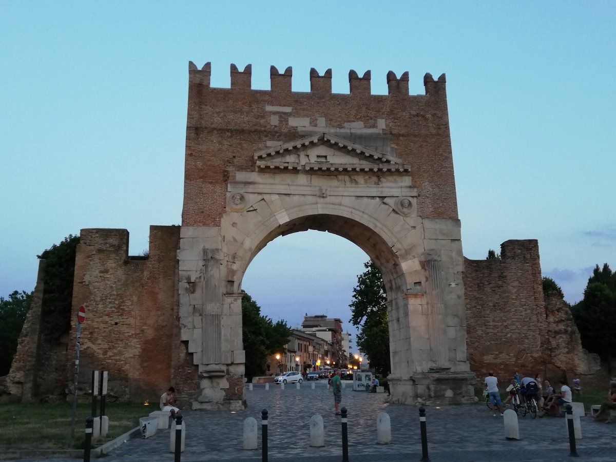 Rimini. Augustus császár kapuja őrzi még a kétezer éves formáját •  Fotó: Antal Erika