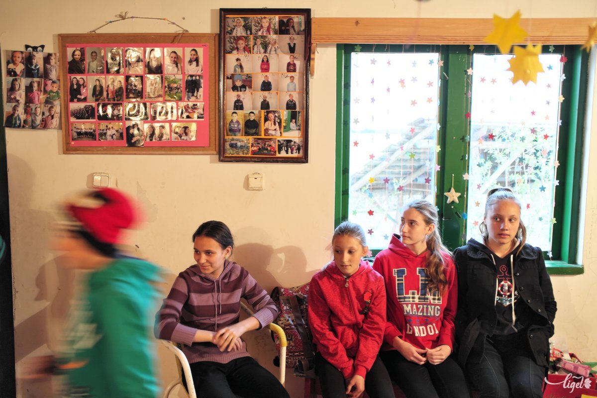 A Csángóföldön tizenéves gyerekek is szívesen jönnek a délutáni kiegészítő magyaroktatásra &bullet;  Fotó: Veres Nándor