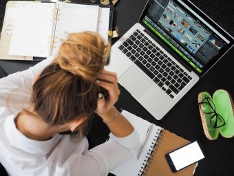 Nem depressziósak a romániai munkavállalók az év legszomorúbb napján, de stresszesek és fáradtak