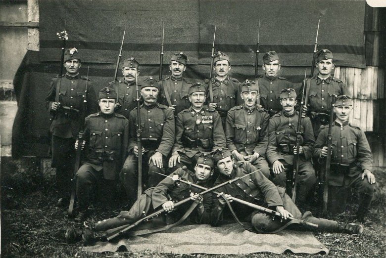 Alcsíki katonák Gyimesközéplokon 1941 nyarán 