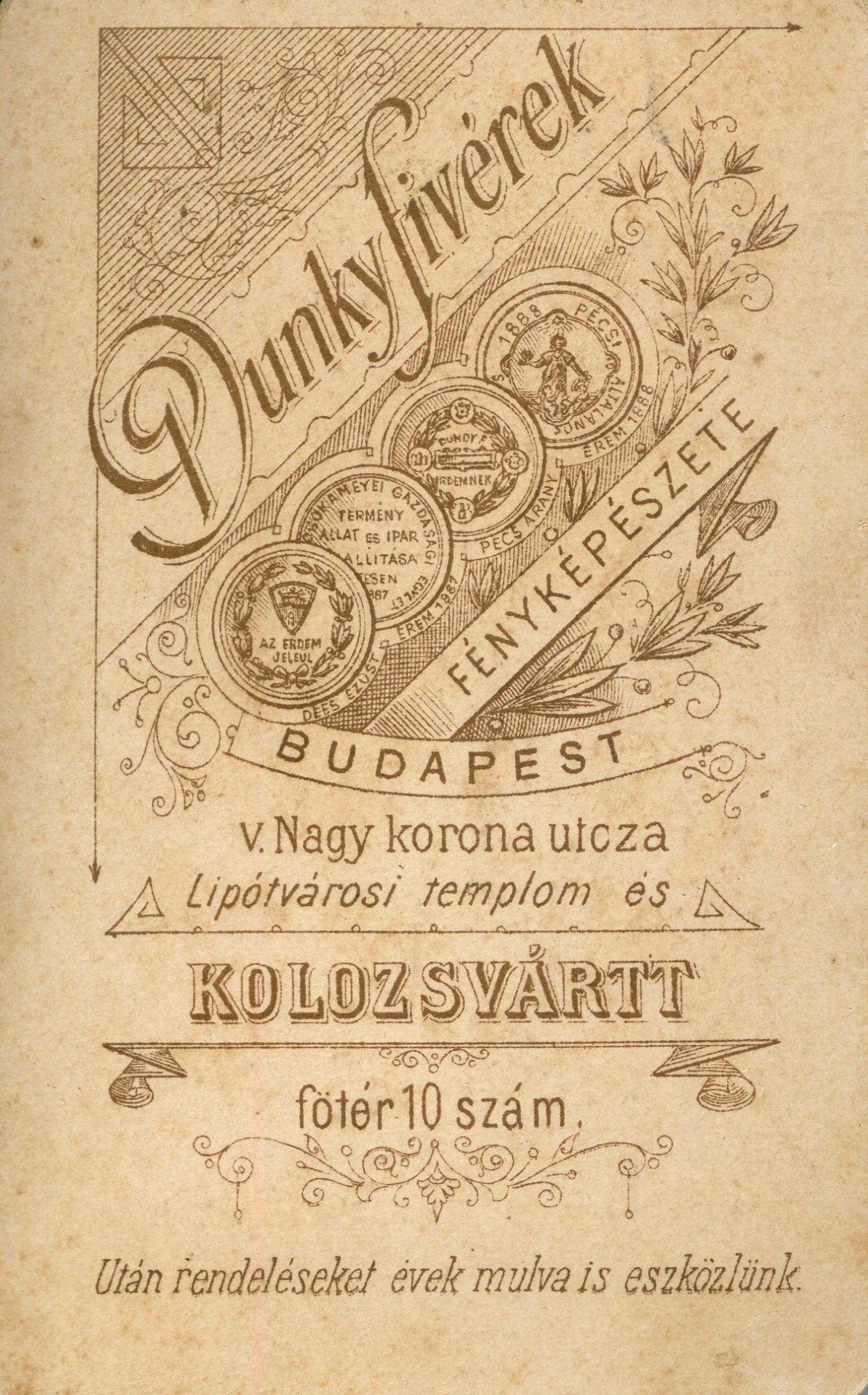A Dunky fivérek 1890-ben is működtettek műtermet a főtéren •  Fotó: Fortepan