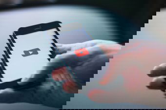 A közösségi oldalak után a YouTube-ot is betiltják a 16 éven aluliak számára Ausztráliában