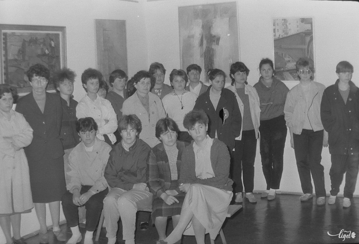Diákok a Ceaușescu-kiállításon •  Fotó: A Csíki Székely Múzeum tulajdona