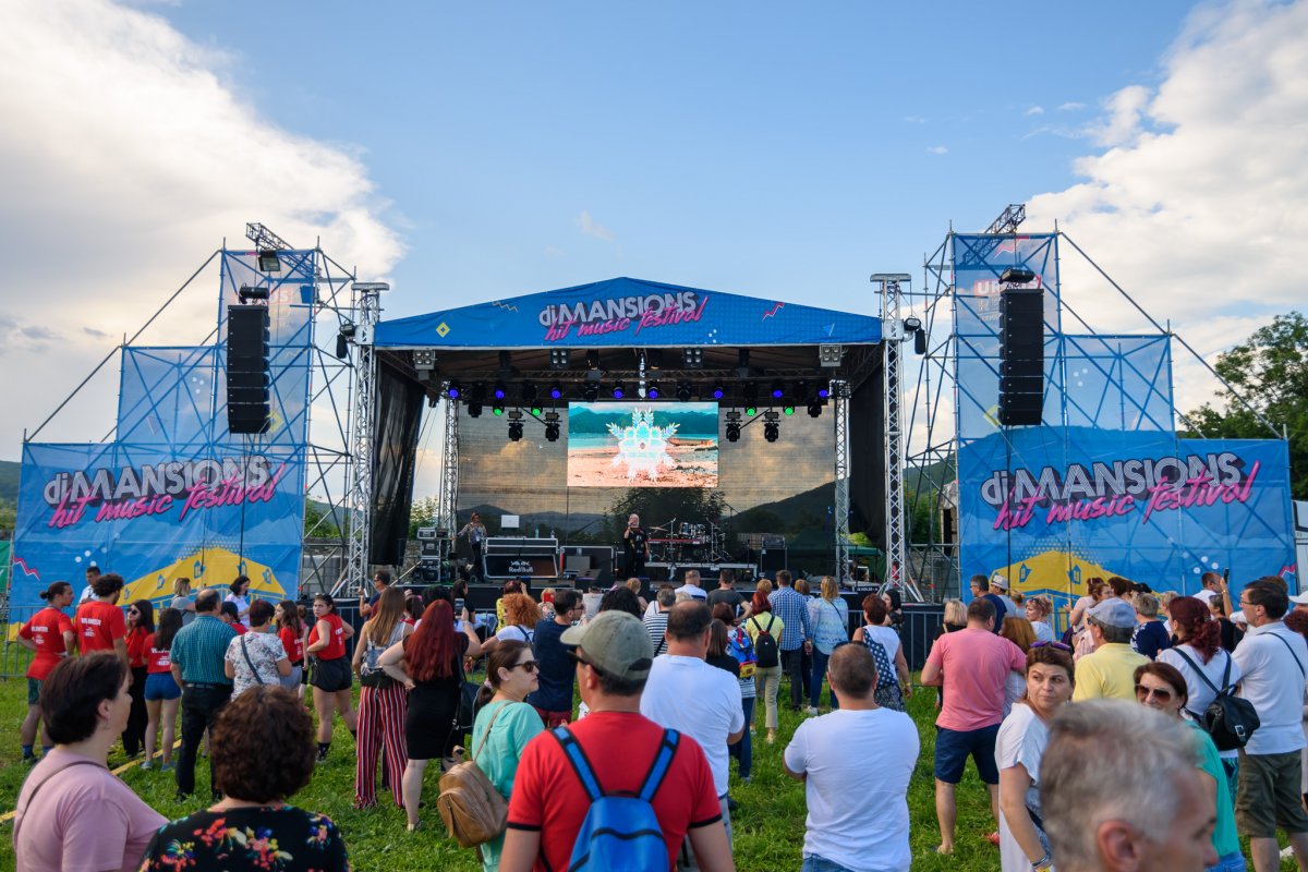 A fesztivál kisebbik, szabadtéri színpada •  Fotó: DiMansions Hit Music Festival/Codra Botond