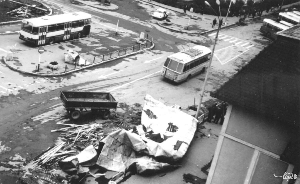A csíkszeredai vasútállomás környéke az 1978-as júliusi nagy vihar után (Balogh Noémi és Birta Noémi gyűjtése) •  Fotó: A Nagy Imre Általános Iskola diákjainak gyűjtése