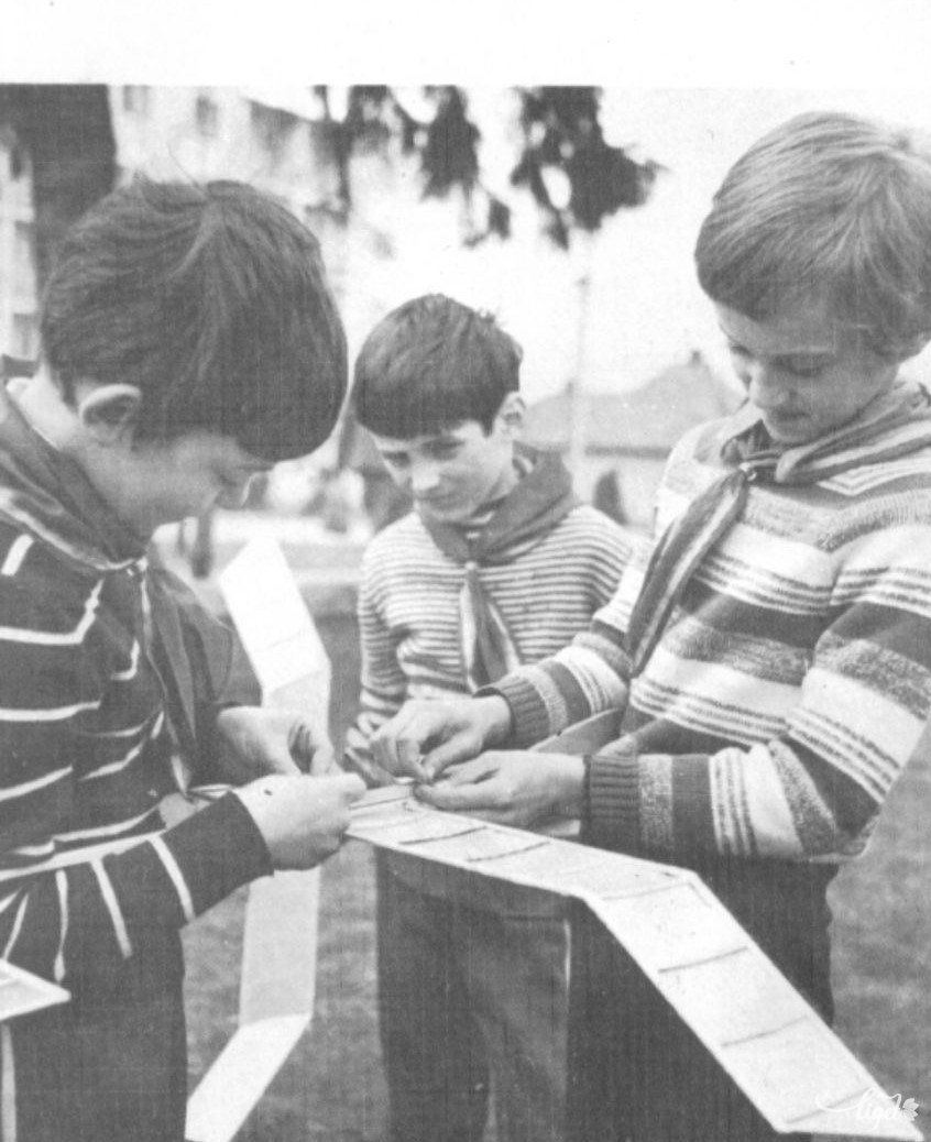 Repülőmodellező pionírok (Farkas Arnold és Jakab Alpár gyűjtése) •  Fotó: A Nagy Imre Általános Iskola diákjainak gyűjtése