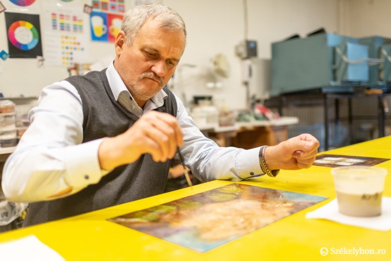 Ehhez a műfajhoz kitartás is kell, meg kell tanulni a szakmai alapokat és utána lehet mellérendelni a végső kivitelezési formát •  Fotó: Erdély Bálint Előd