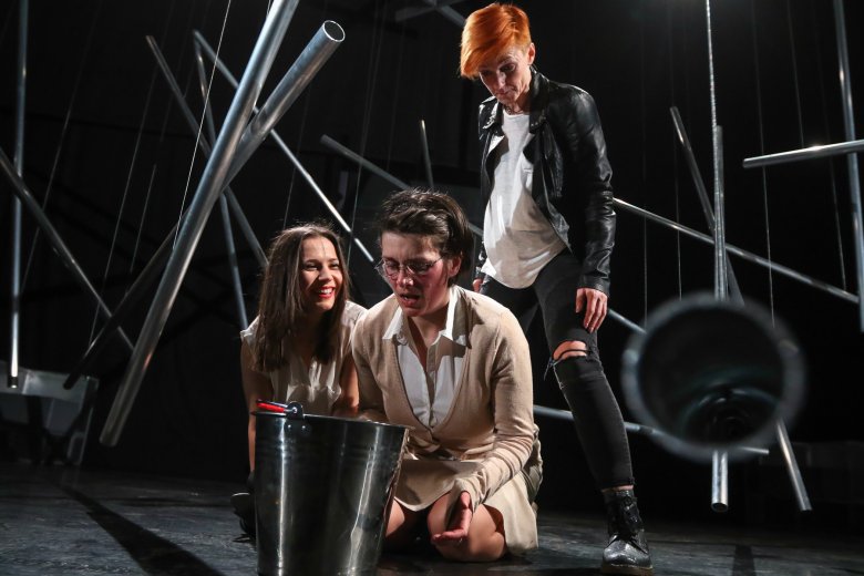 Albert Orsolya, Mezei Gabriella, P. Fincziski Andrea - Julia, Sofia, Emmi •  Fotó: Balázs Attila