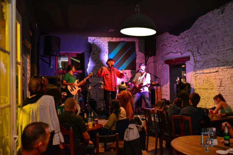 •  Fotó: Țerbea Valentin/Felső G – 'zújgé