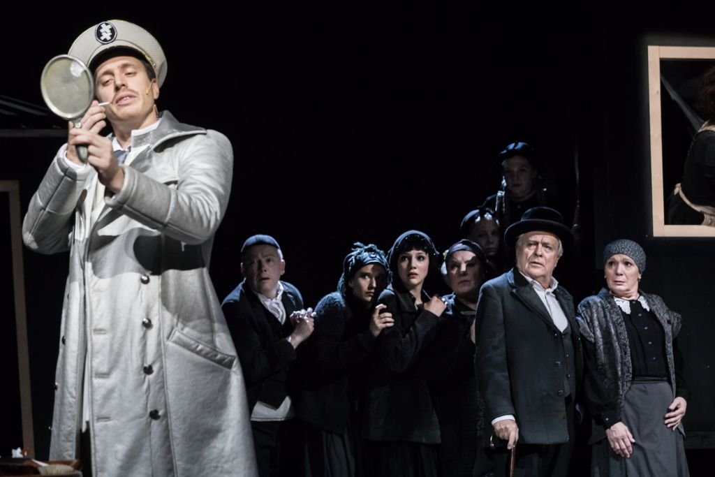 Chaplin család Magyarországon elsőként Eszenyi Enikőnek engedélyezte a mű színpadra állítását. •  Fotó: Dömölky Dániel