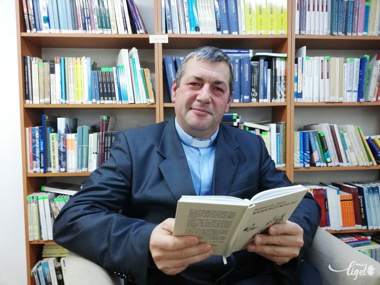 A történetekben a szerző esélyt ad a szereplőknek, hogy megtérjenek •  Fotó: Péter Beáta