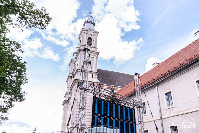 A kegytemplomnál is lesz LED-fal •  Fotó: Gábos Albin