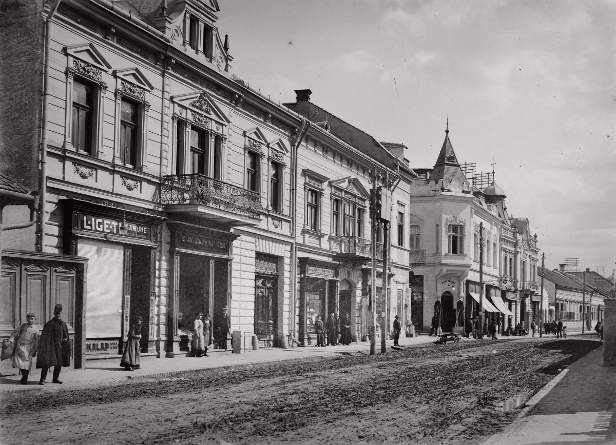 Petőfi Sándor utca, balra a Venczel József utca torkolata - 1914 •  Fotó: Fortepan