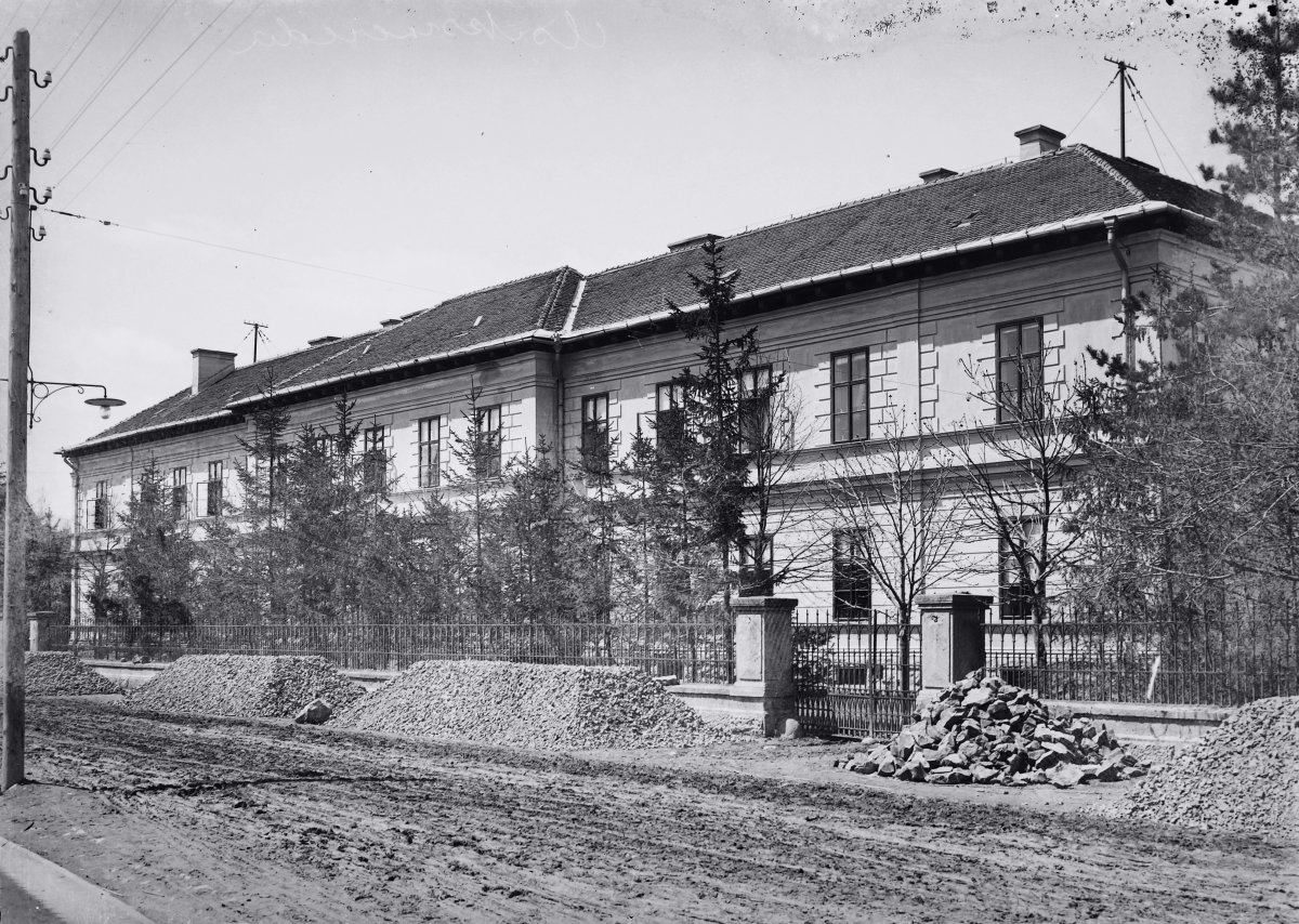 Petőfi Sándor utca, Polgári Leányiskola (ma Petőfi Sándor Általános Iskola) - 1914 •  Fotó: Fortepan