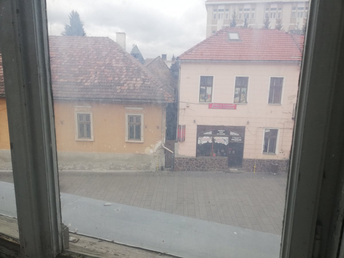 A Petőfi utcára nézve •  Fotó: Péter Beáta
