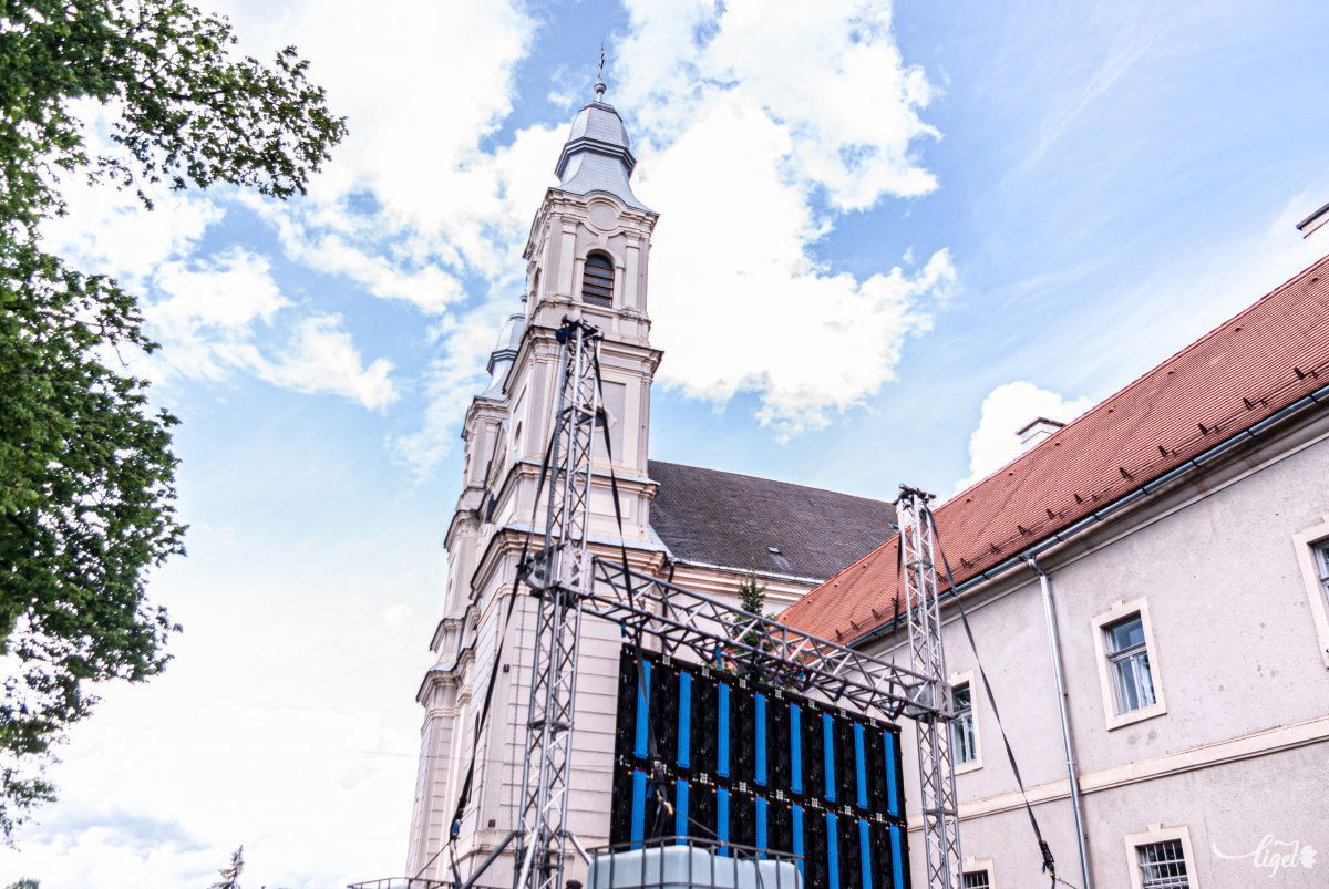 A kegytemplomnál is lesz LED-fal •  Fotó: Gábos Albin