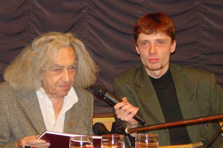 A költő és a mostani kötet szerkesztője, Balázs Imre József 2005-ben Aradon •  Fotó: Forrás: Balázs Imre József magánarchívuma