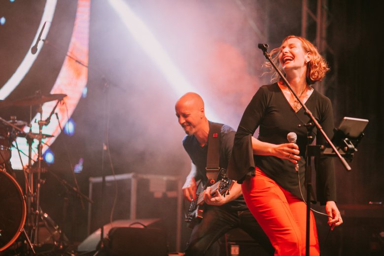 Koncert közben •  Fotó: Nagy Flórián