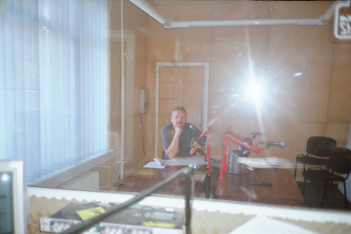 Balázs Árpád a rádió stúdiójában •  Fotó: Archív felvétel