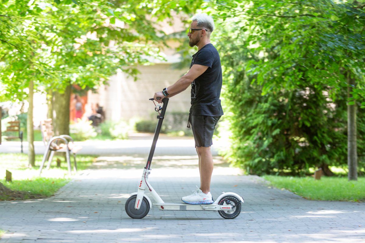 Nem csak a környezettudatosság állíttatta fel a rollerre •  Fotó: Erdély Bálint Előd