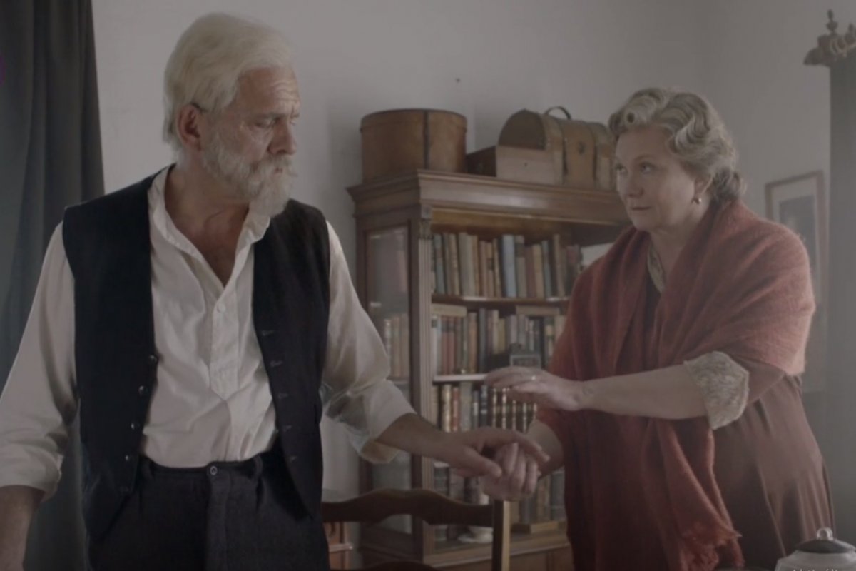 Az idős házaspárt Kőszegi Ákos és Básti Juli alakítja •  Fotó: Forrás: az Istenke bicskája című film