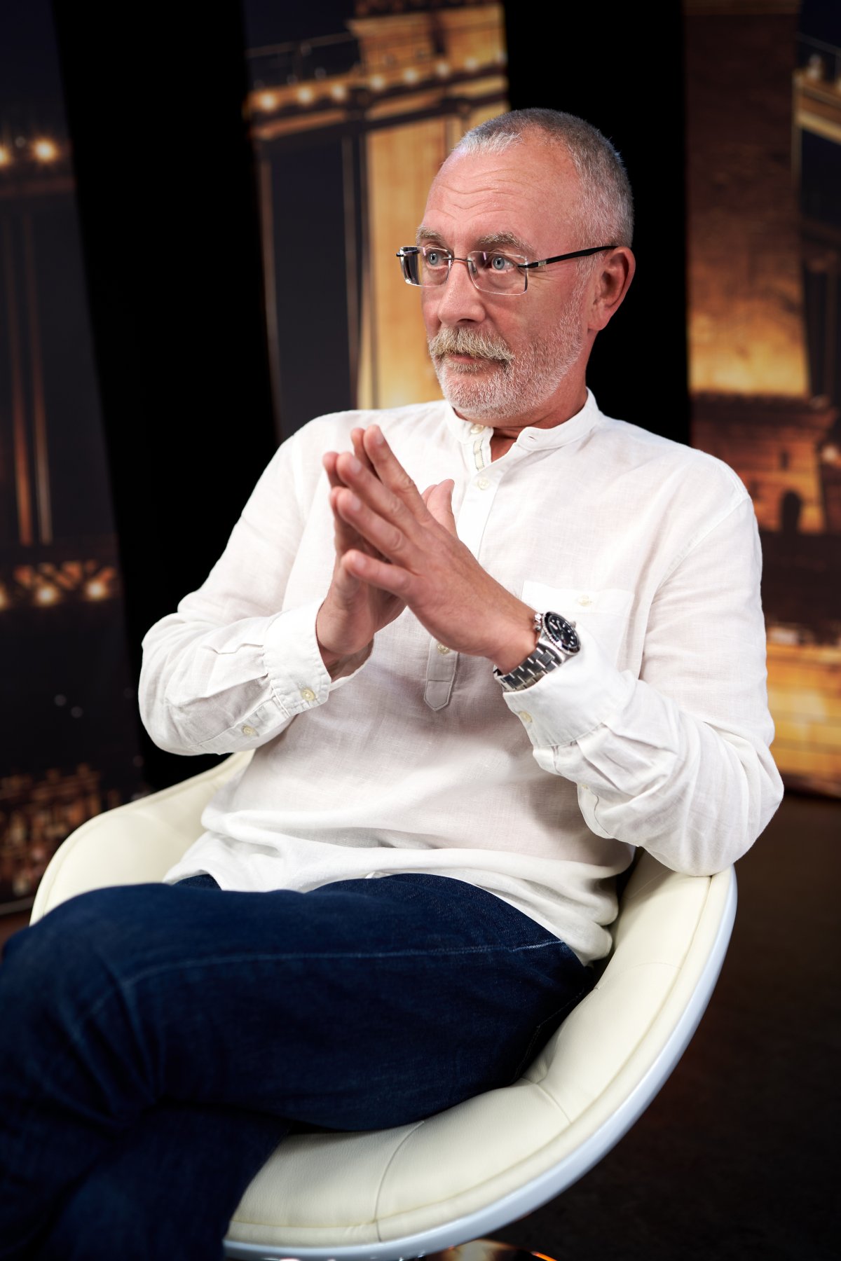 „Amíg ezzel az egészséges izgalommal és szorongással tudok bemenni szűkebb munkahelyemre, a stúdióba, addig csinálom.” •  Fotó: Paszternák Péter
