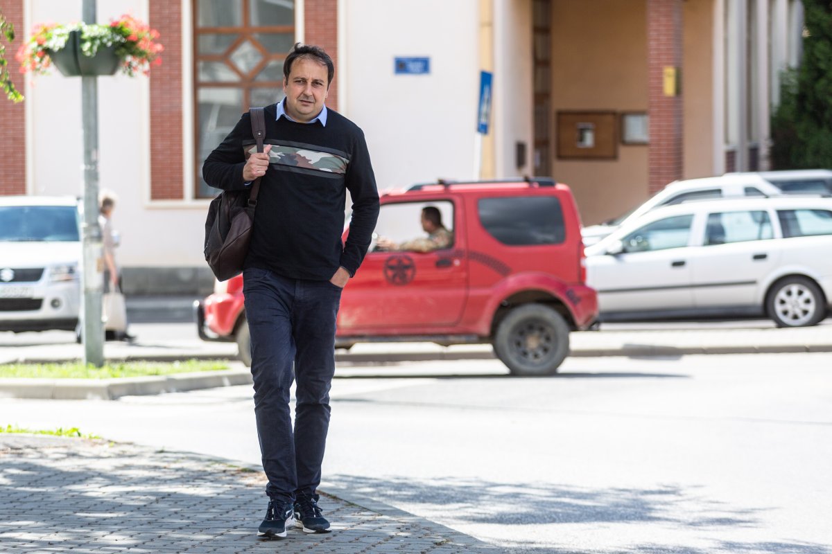 Az udvarhelyi mindennapjai családlátogatással, sétálással telnek •  Fotó: Erdély Bálint Előd