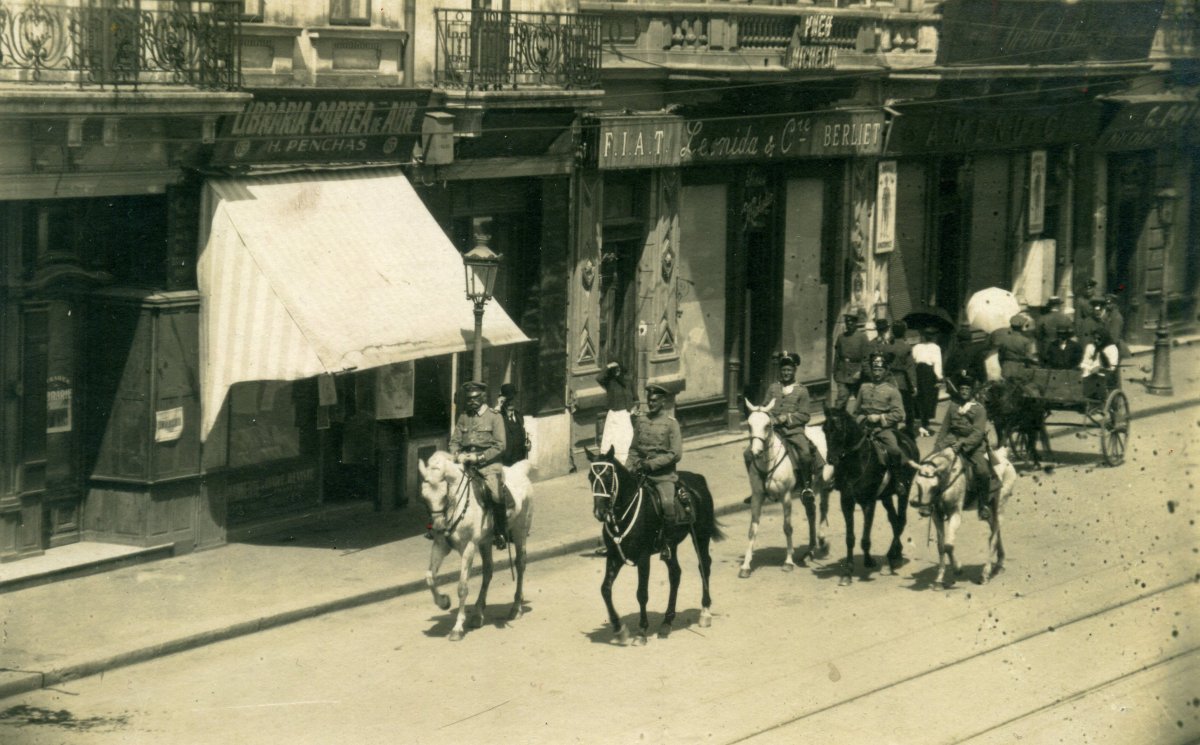 Mackensen tábornok bevonul Bukarestbe, 1917 •  Fotó: Molnár Attila gyűjteménye