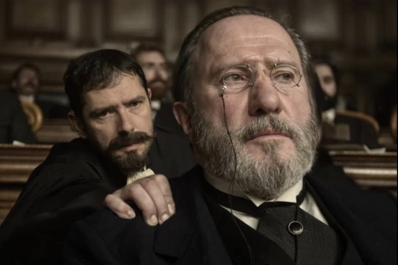 Émile Zola a kor sztárírója volt (a filmben André Marcon alakítja), nyílt levele miatt börtönre ítélték, ám elmenekült •  Fotó: Imdb.com