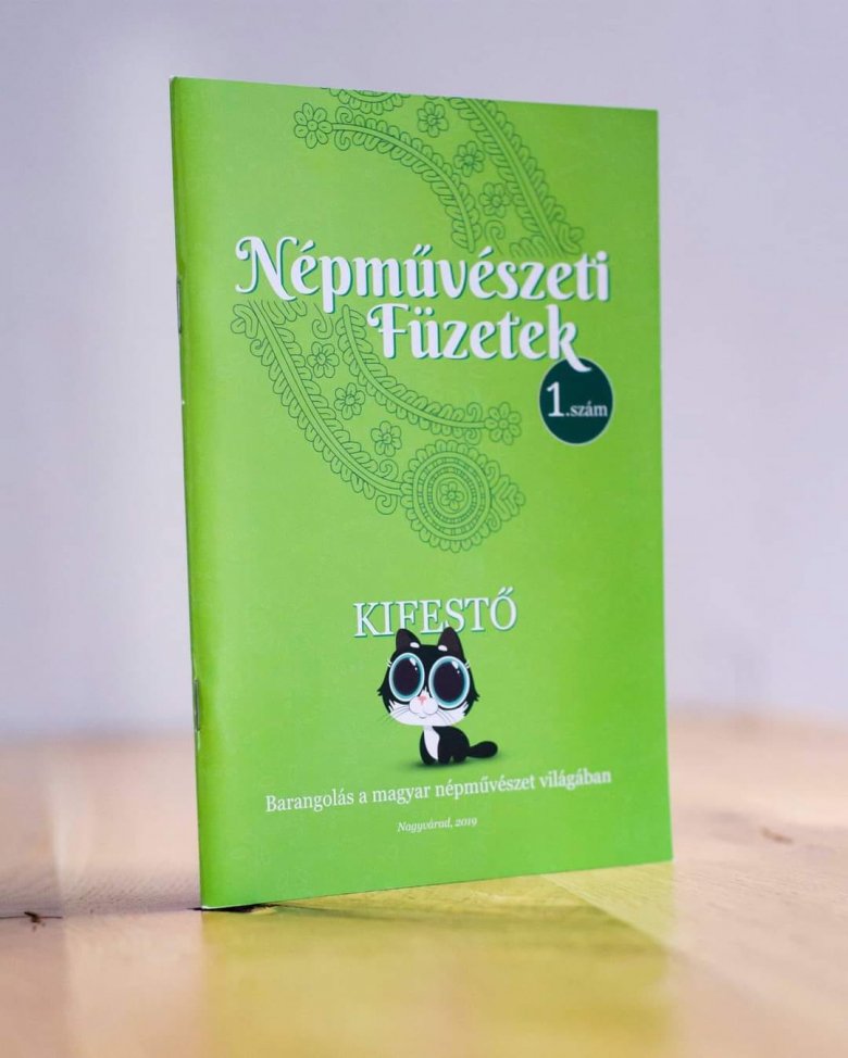 A kiadványon Mici cica kalauzol végig •  Fotó: Forrás: Pázmán Ida Facebook-oldala