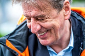 „Szavakkal rendezzük be a világot.” Bérczes László beszélgetőkönyve Mucsi Zoltánnal