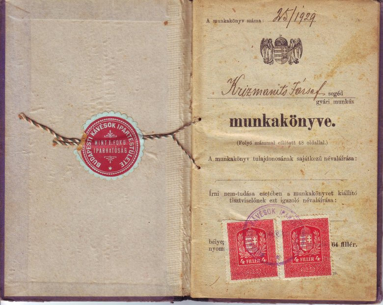 Krizmanits József munkakönyve, a Budapesti Kávésok Ipartestülete pecsétjével •  Fotó: A Krizmanits család tulajdona