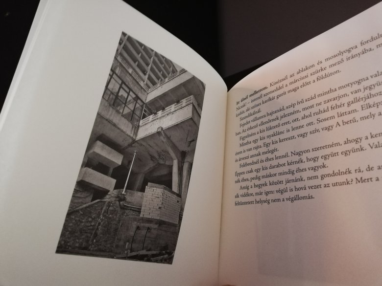 Fotó és szöveg rezonál egymásra, de önmagukban is értelmezhetőek •  Fotó: Péter Beáta