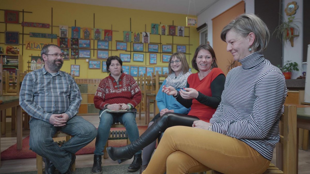 Rédai Attila, Tiboldi Bea, Albert Csilla, Kóka Izabella, Szabó Szidónia. Az alapításkor a VII. D osztály tanulói voltak. Ma is tartják a kapcsolatot 