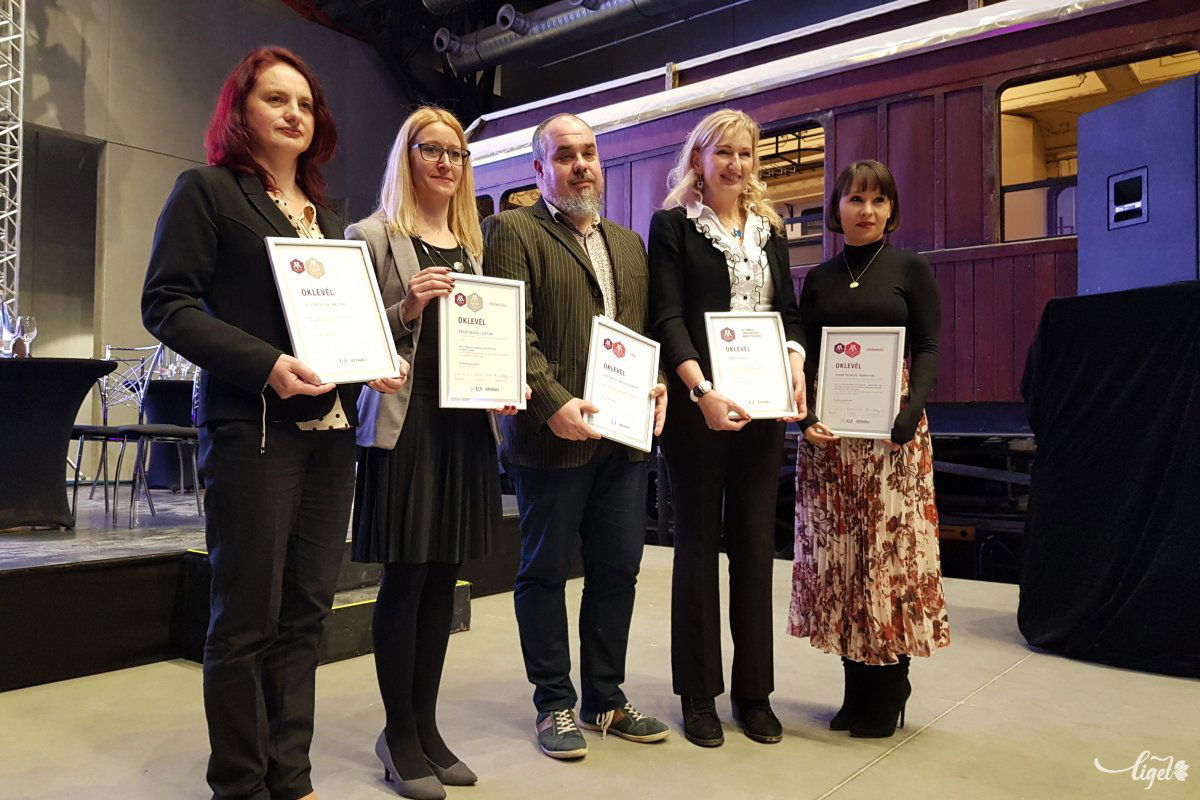 A díjazottak: B. Vida Júlia, Péter Beáta, Zirig Árpád, Benkő Andrea és Zubor Rozália •  Fotó: Rédai Attila