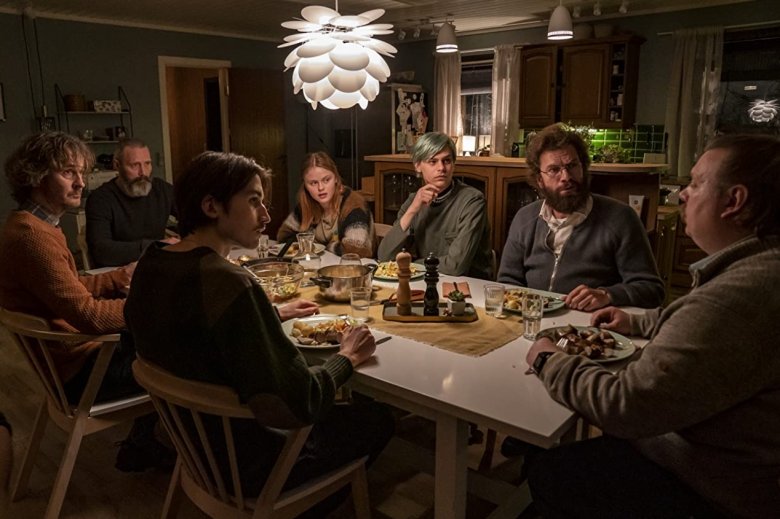 Előkerülnek a régi, traumák és történetek •  Fotó: IMDB