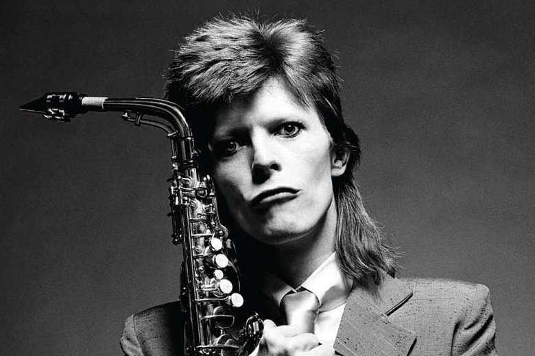 Szaxi és beszárított haj: ezt a kombót nem sokan tudták így ötvözni a hetvenes évek elején •  Fotó: David Bowie hivatalos Facebook-oldala
