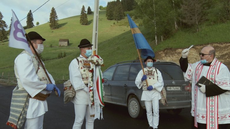 Gyimesiek indulnak a búcsúba, 2020 pünkösdjén •  Fotó: Forrás: Nagy Anikó Mária/Szabó Attila